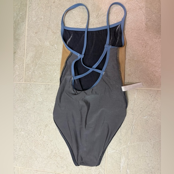 Yumiko Daniela Leotard - Picture 4 of 8